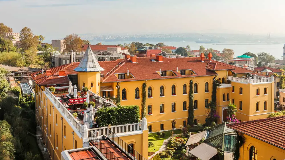 Ausblick vom Four Seasons Hotel at Sultanahmet auf den Bosporus