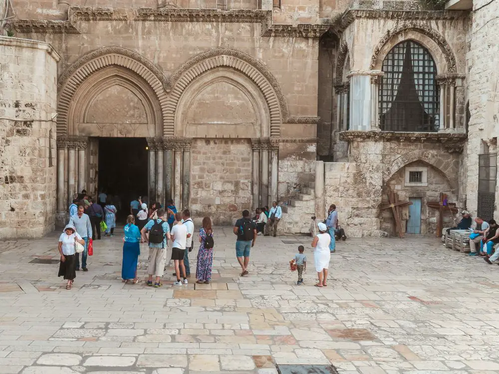 Eingang der Grabeskirche in Jerusalem