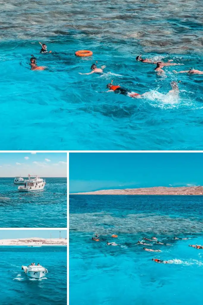 Schnorchlen an der Küste von Giftun Isand, mit dem türkisblauen Meer, Schnorchlern im Wasser und Schiffen. 