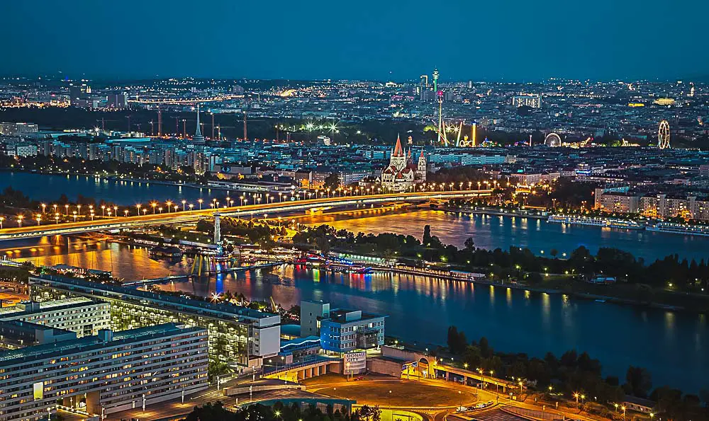 Donauinsel in Wien in der Nacht