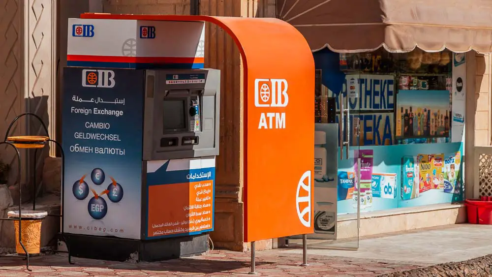 Oranger Geldautomat in Ägypten