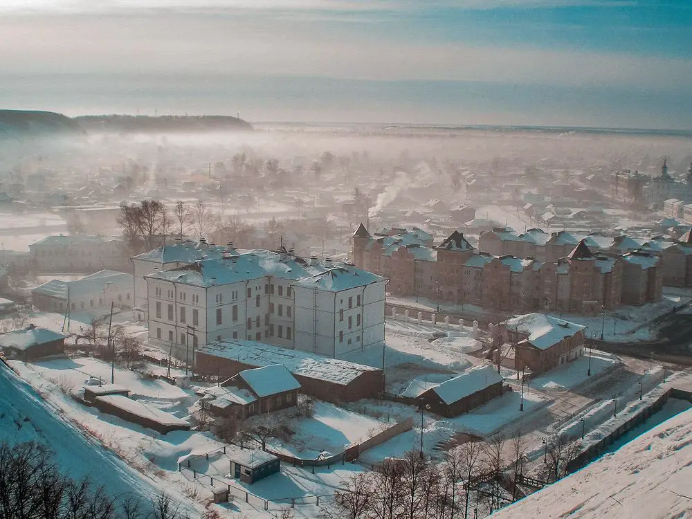 Russisches Dorf im Winter