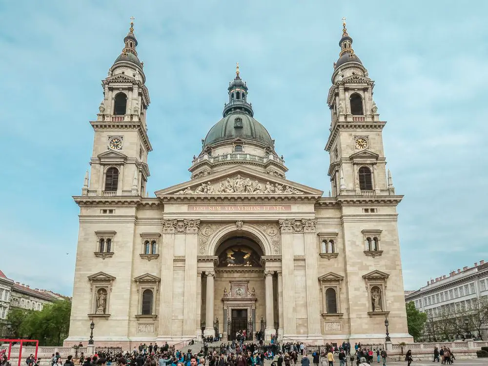 St. Stephans Basilika in Budapest im Frühling