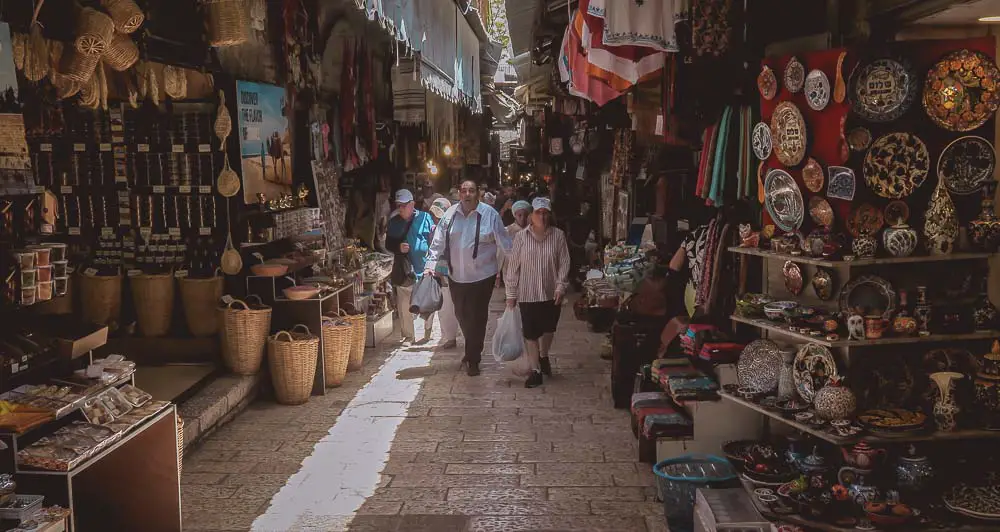 Gasse in Jerusalem mit Souvenir-Läden