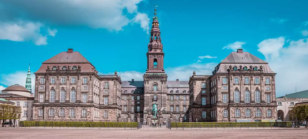 Schloss Christiansborg mit dem Park davor