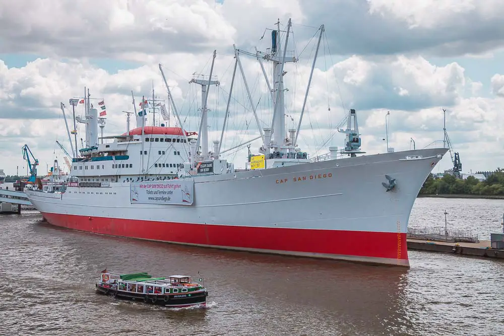 Cap San Diego Schiff im Hafen von Hamburg