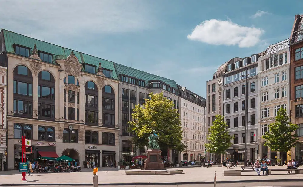 Der Gänsemarkt in Hamburg im Sommer