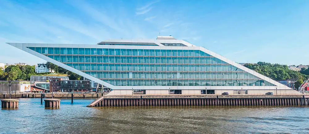 Dockland Bürohaus am Hafen von Hamburg