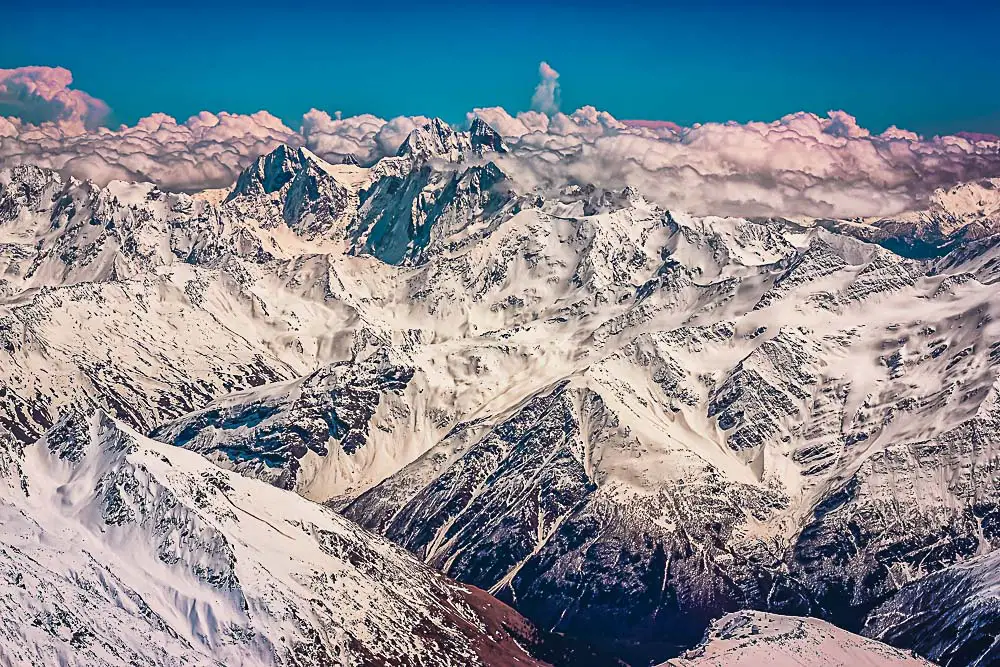 Elbrus Gebirge in Russland mit Schnee