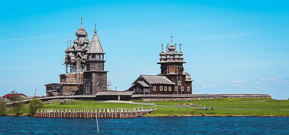 Kischi (Kizhi) Insel mit Holzkirchen in Russland