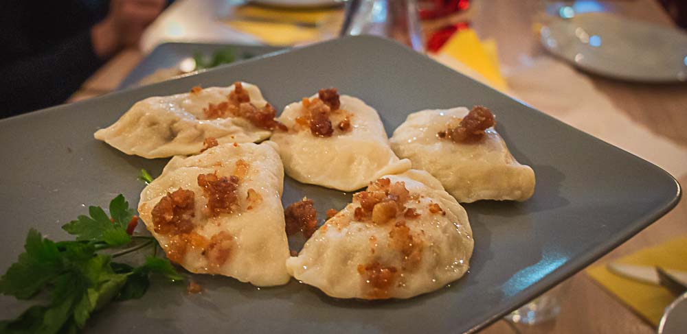 Polnische Pierogi auf einem Teller