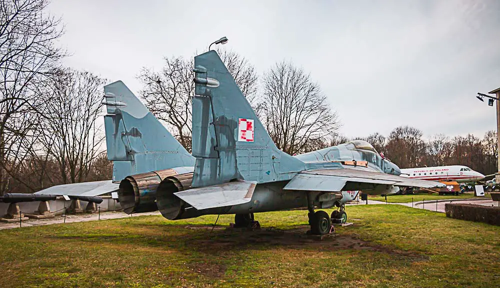 MIG Flugzeug vor dem polnischen Nationalmuseum in Warschau