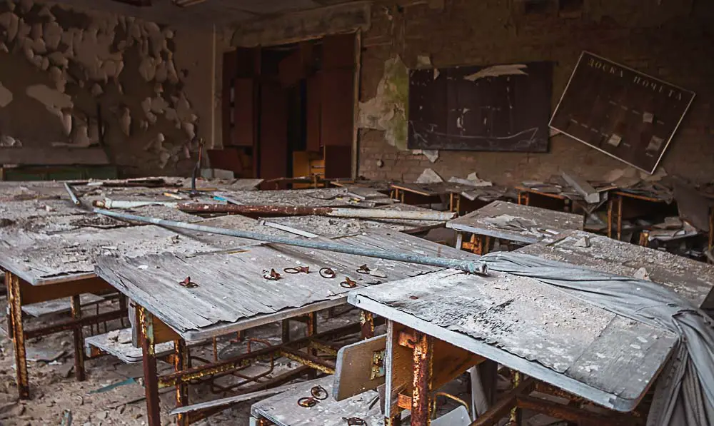 Verfallene Schule in Prypjat in der Tschernobyl Sperrzone in der Ukraine