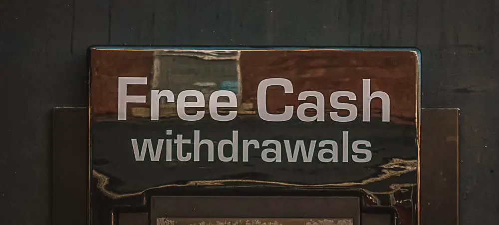 Geldautomat (ATM) mit der Aufschrift Free Cash withdrawls in den USA Geldautomat (ATM) mit der Aufschrift Free Cash withdrawls in den USA