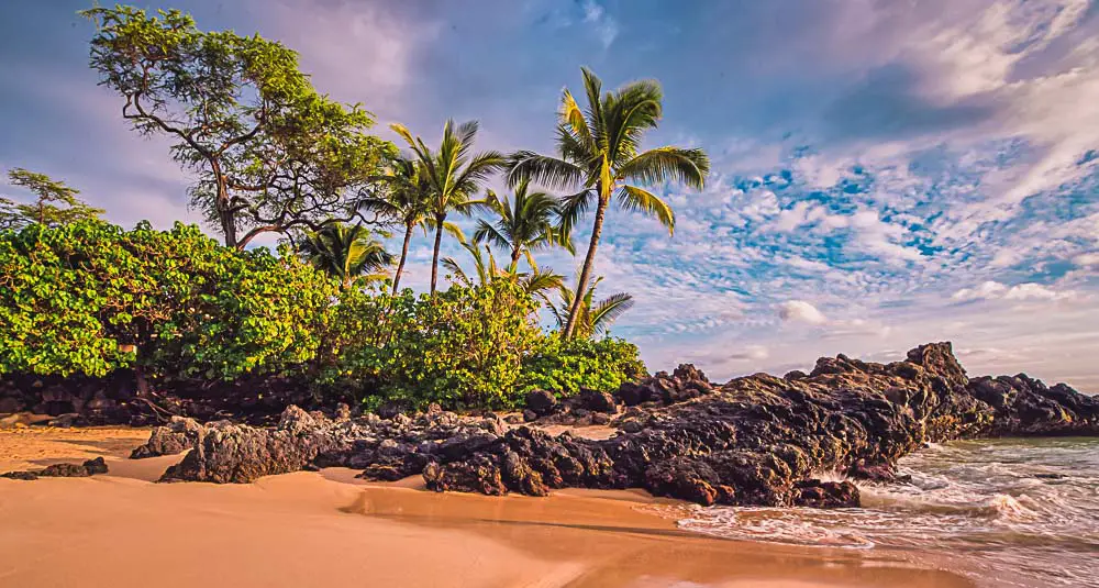 Strand an der Küste von Maui in Hawaii, USA Strand an der Küste von Maui in Hawaii, USA