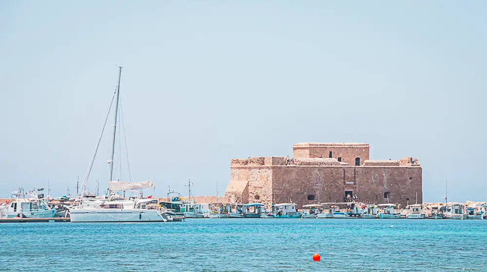 Burg und Hafen in Paphos in Zypern