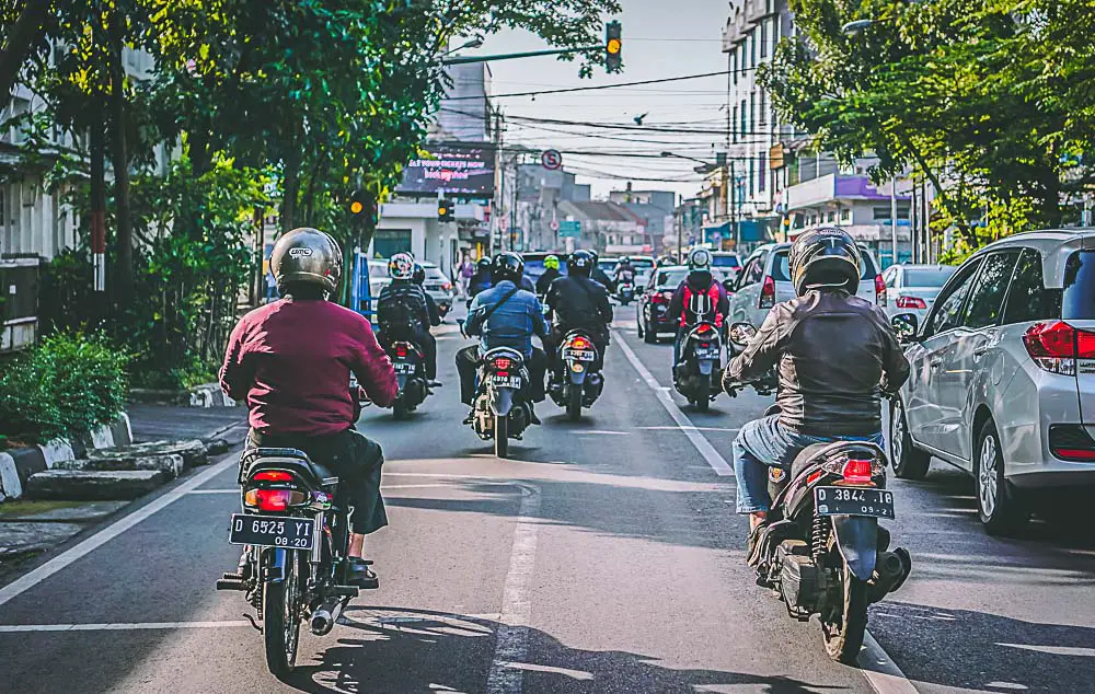 Moped Fahrer in Indonesien Moped Fahrer in Indonesien