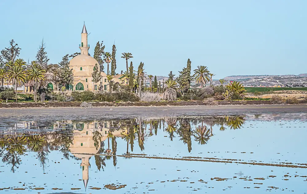 Salzsee und Moschee in Larnaka in Zypern
