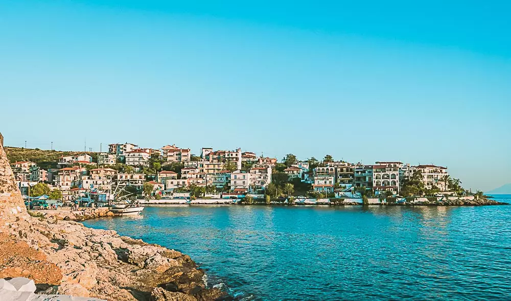 Dorf am Ufer der Insel Thassos in Griechenland