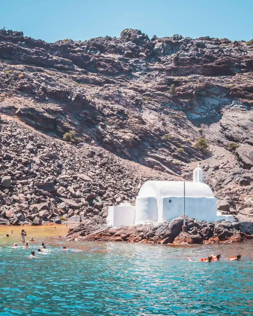 Schwefelquellen in Santorini in Griechenland