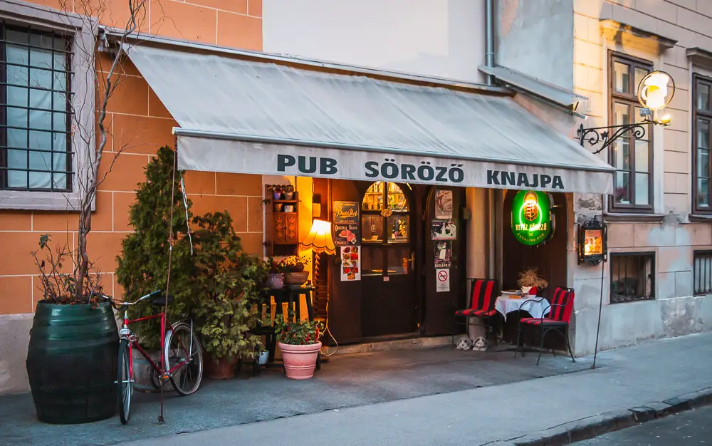 Pub in Budapest in Ungarn
