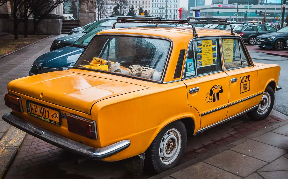 Trabi fur eine Rundfahrt durch Warschau in Polen