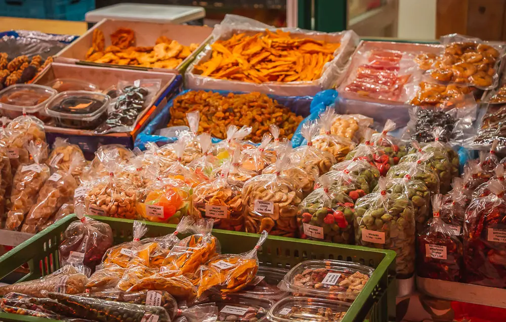 Waren im Naschmarkt in Wien in Österreich Waren im Naschmarkt in Wien in Österreich