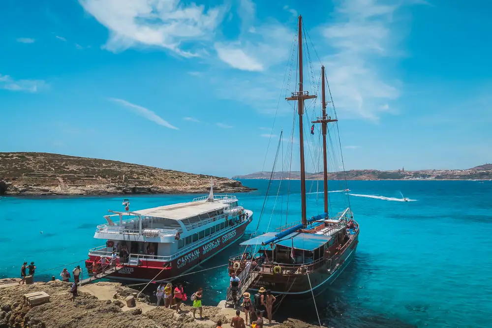 Anlegestelle der Schiffe an der Blauen Lagune in Malta Anlegestelle der Schiffe an der Blauen Lagune in Malta