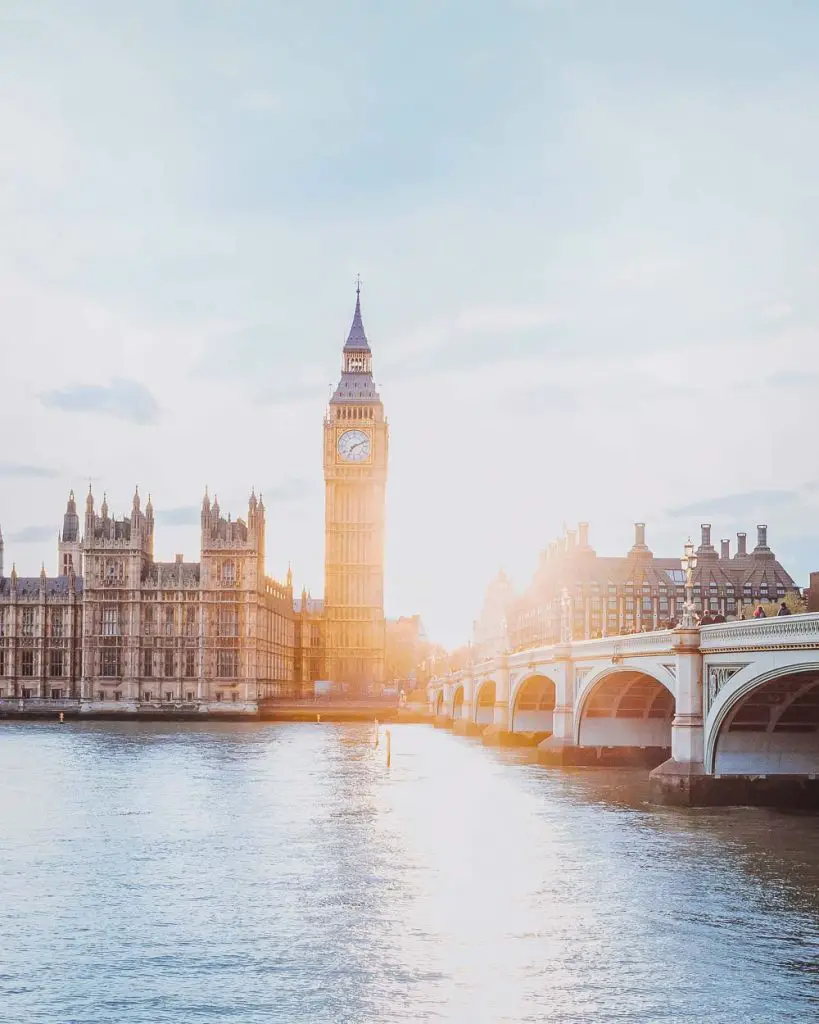 Palace of Westminster und Big Ben in London in England im Vereinigten Königreich