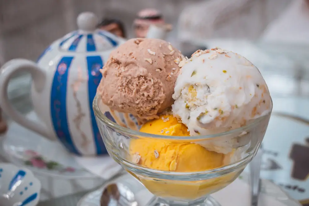 Camel Milk Ice Cream im Arabian Tea House in Dubai in den Vereinigten Arabischen Emiraten Camel Milk Ice Cream (Kameel Milch Eis) im Arabian Tea House in Dubai in den Vereinigten Arabischen Emiraten