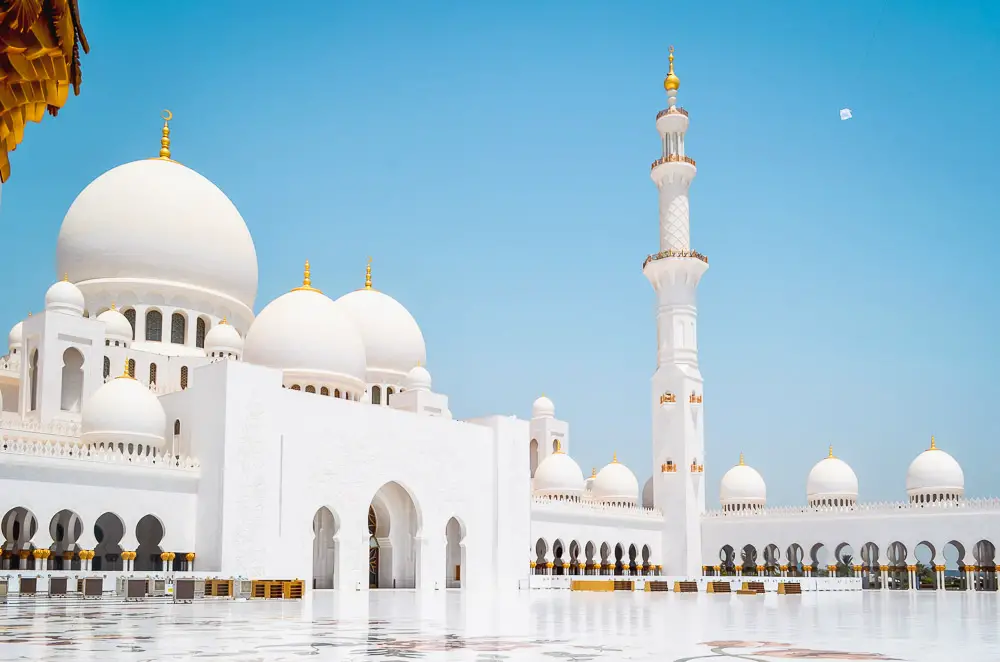 Scheich-Zayid-Moschee in Abu Dhabi in den Vereinigten Arabischen Emiraten Scheich-Zayid-Moschee in Abu Dhabi in den Vereinigten Arabischen Emiraten