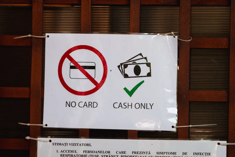 Cash Only Schild in Rumänien
