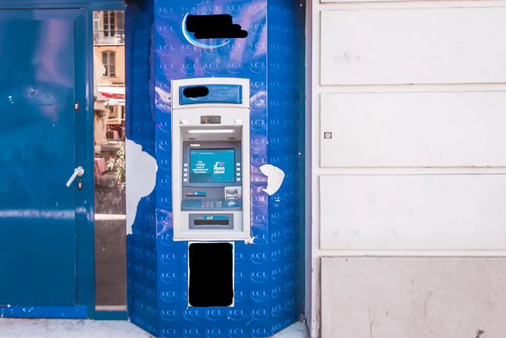 Geldautomat von einer Bank in Frankreich