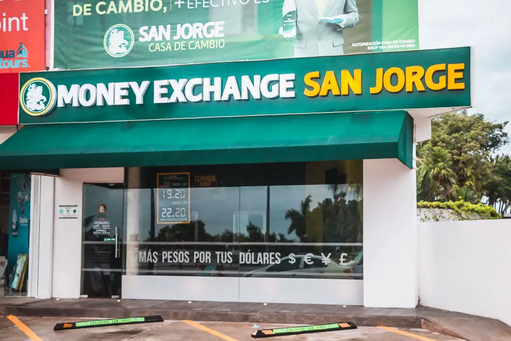 Money Exchange Wechselstube in Cancun in Mexiko