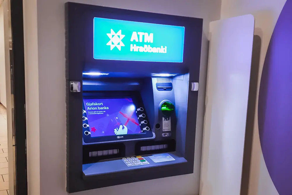 Geldautomat ATM in Island