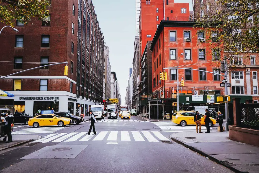 Straße mit Autos in den USA Straße mit Autos in den USA