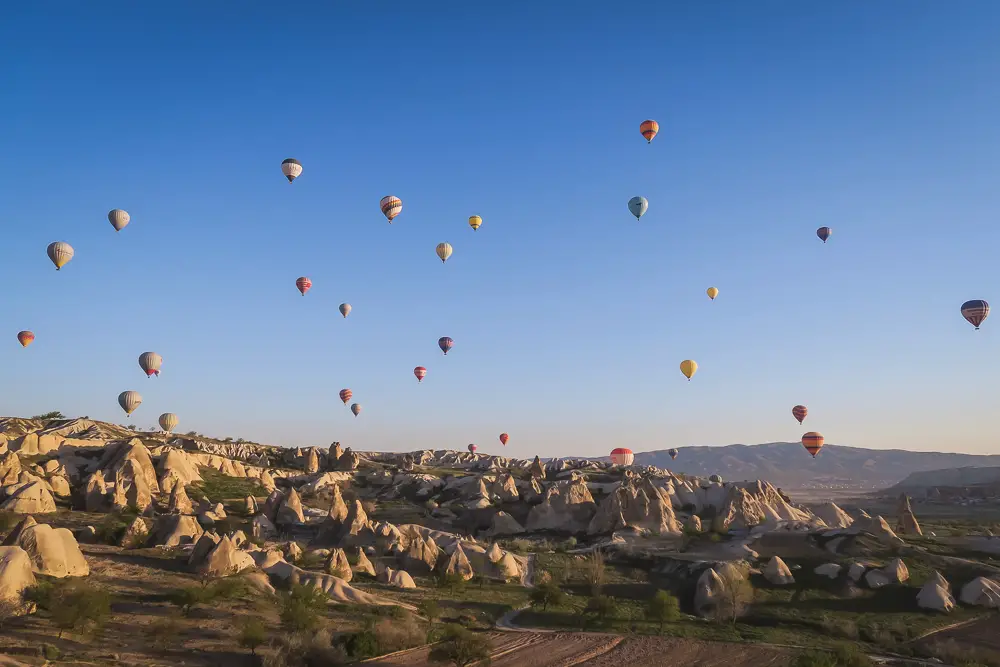 Heißluftballons Landung in Kappadokien Türkei Heißluftballons Landung in Kappadokien Türkei