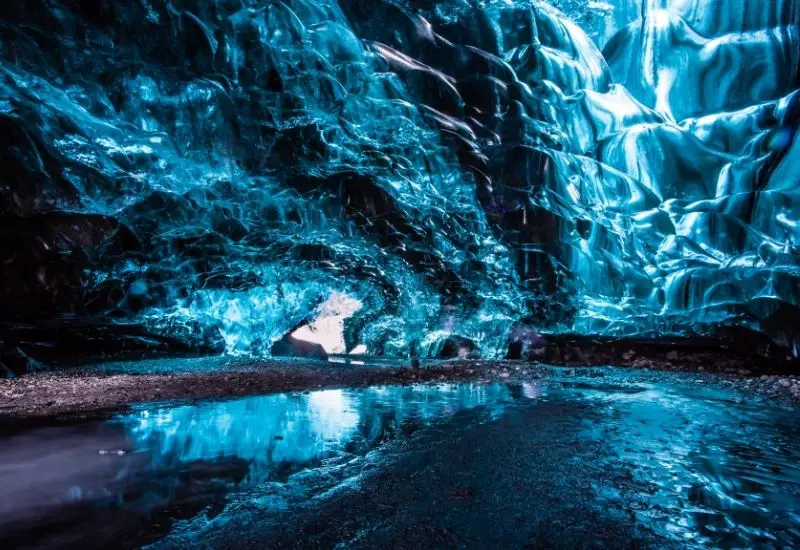 Ice Cave unter dem Vatnajokull Gletscher Island