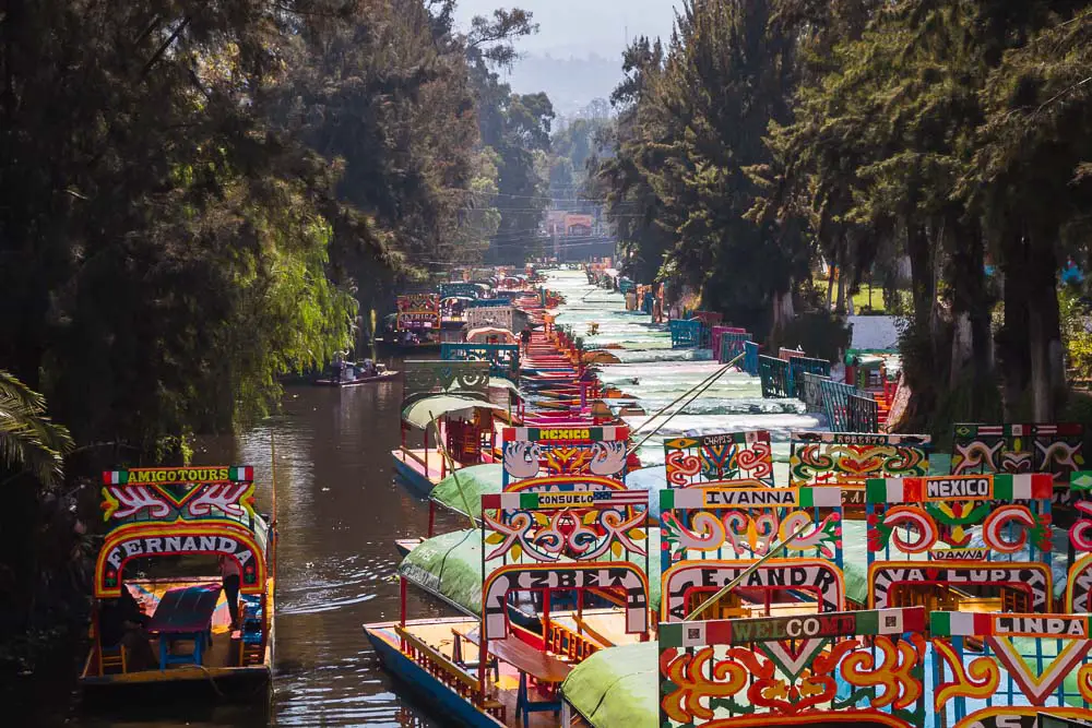 Boote in Xochimilco in Mexiko City in Mexiko