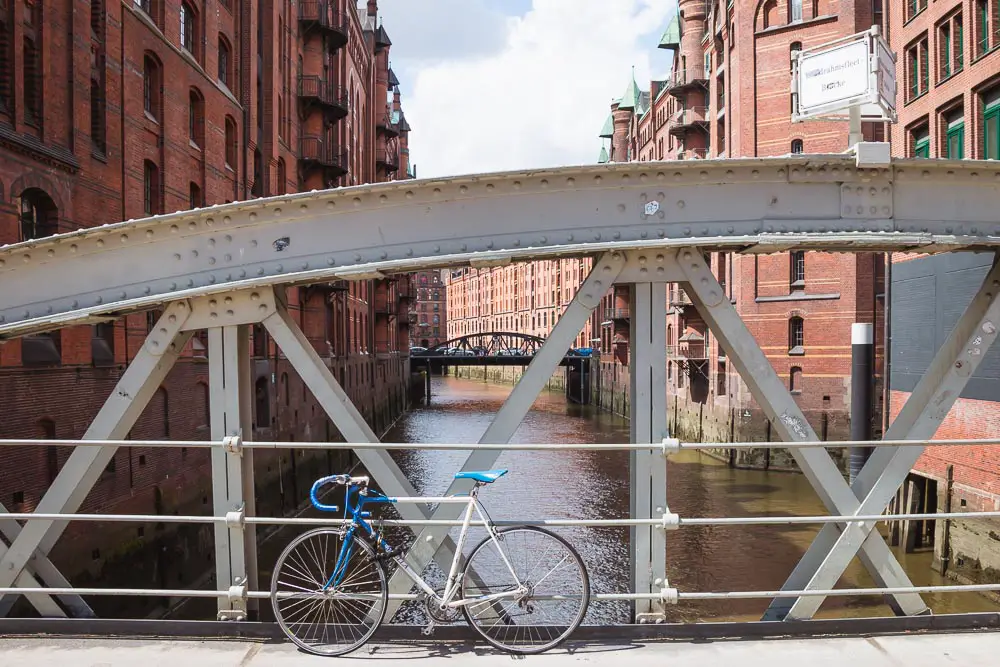 Fahrrad in der Speicherstadt in Hamburg Fahrrad in der Speicherstadt in Hamburg