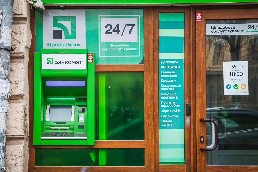 Filiale mit Geldautomat Privatbank in der Ukraine
