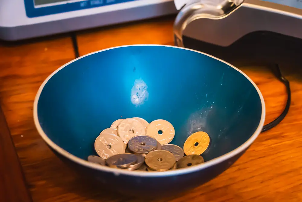 Trinkgeld in einem Cafe in Oslo in Norwegen Trinkgeld in einem Cafe in Oslo in Norwegen