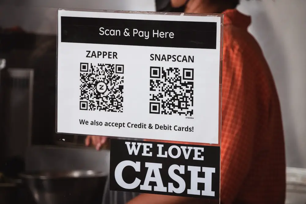 We love Cash and accept Credit Card Schild in Südafrika We love Cash and accept Credit Card Schild in Südafrika