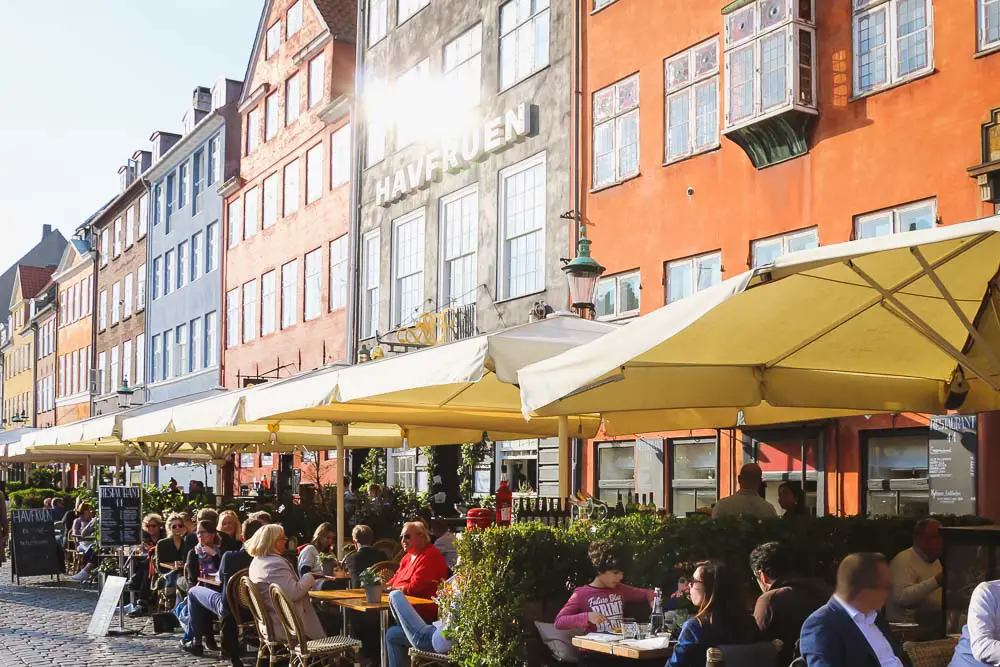 Restaurants am Nyhaven in Kopenhagen in Dänemark