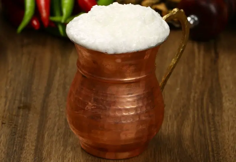 Tasse mit Ayran in der Türkei Tasse mit Ayran in der Türkei