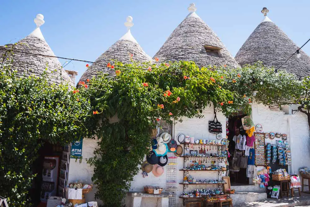 Laden mit Magneten und anderen Souvenirs in Italien Laden mit Magneten und anderen Souvenirs in Italien