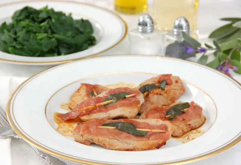 Saltimbocca alla Romana in einem Restaurant in Italien Saltimbocca alla Romana in einem Restaurant in Italien