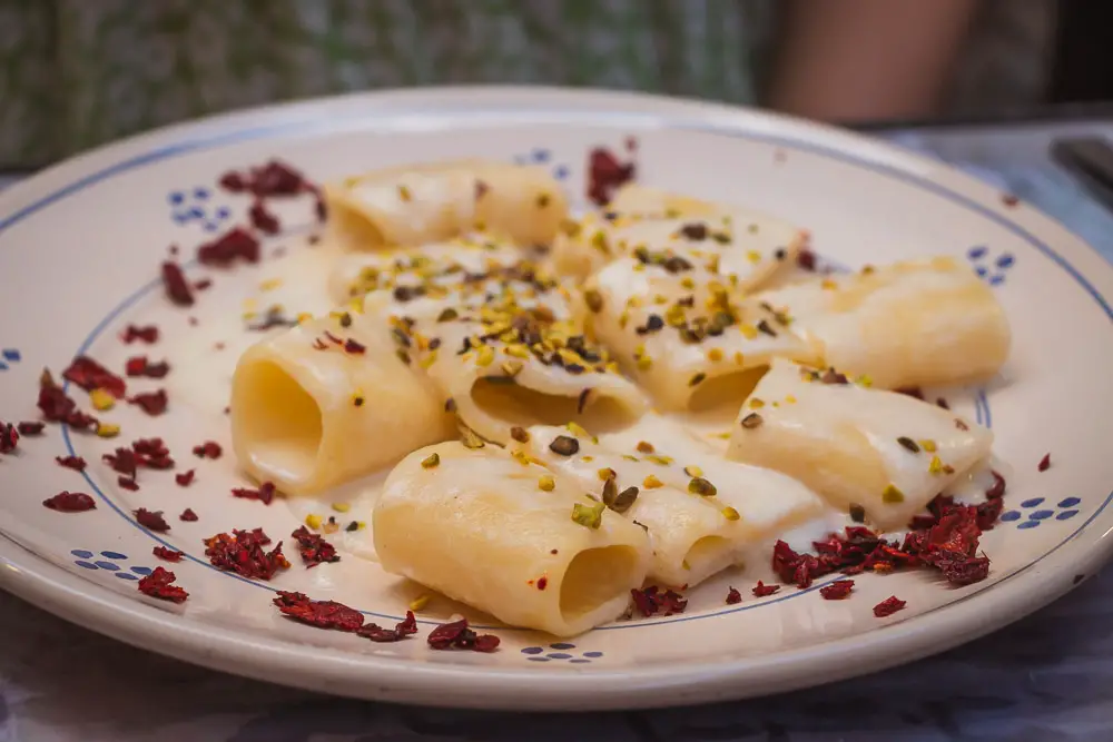 Teller mit Pasta aus Italien