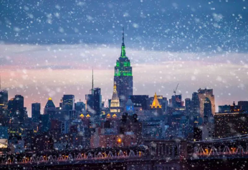 Schnee in New York im Winter in den USA