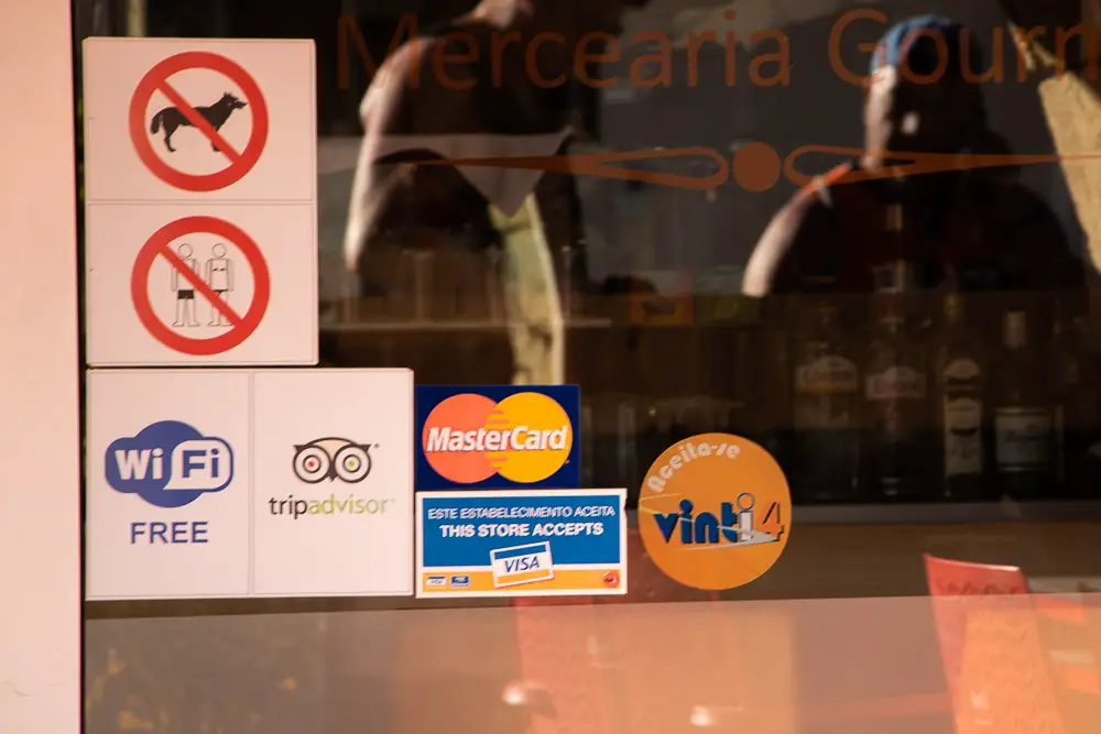 Akzeptierte Kreditkarten in einem Laden in Kap Verde
